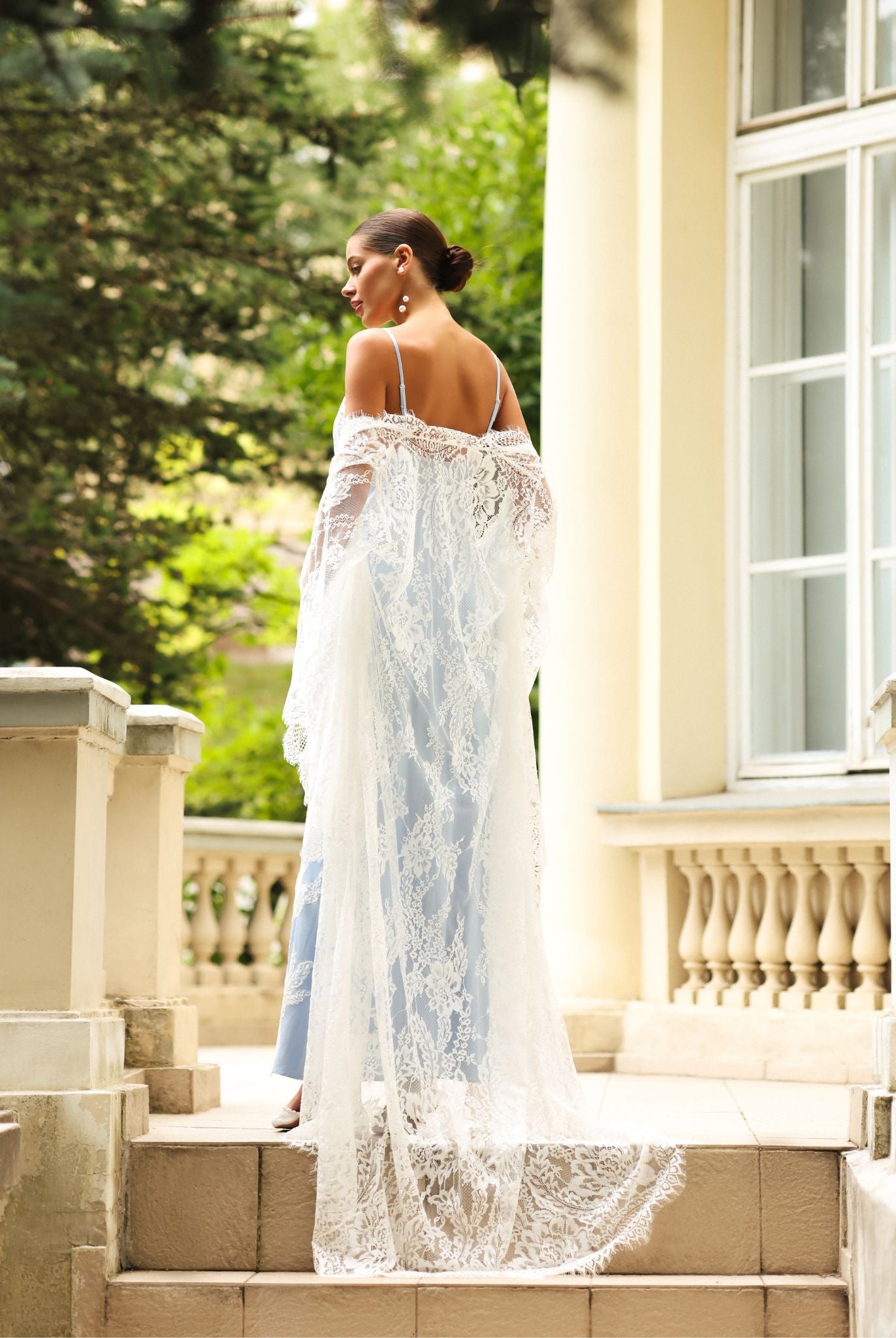 Flowing bridal set by Kafemme in soft white lace, photographed on a sunlit terrace