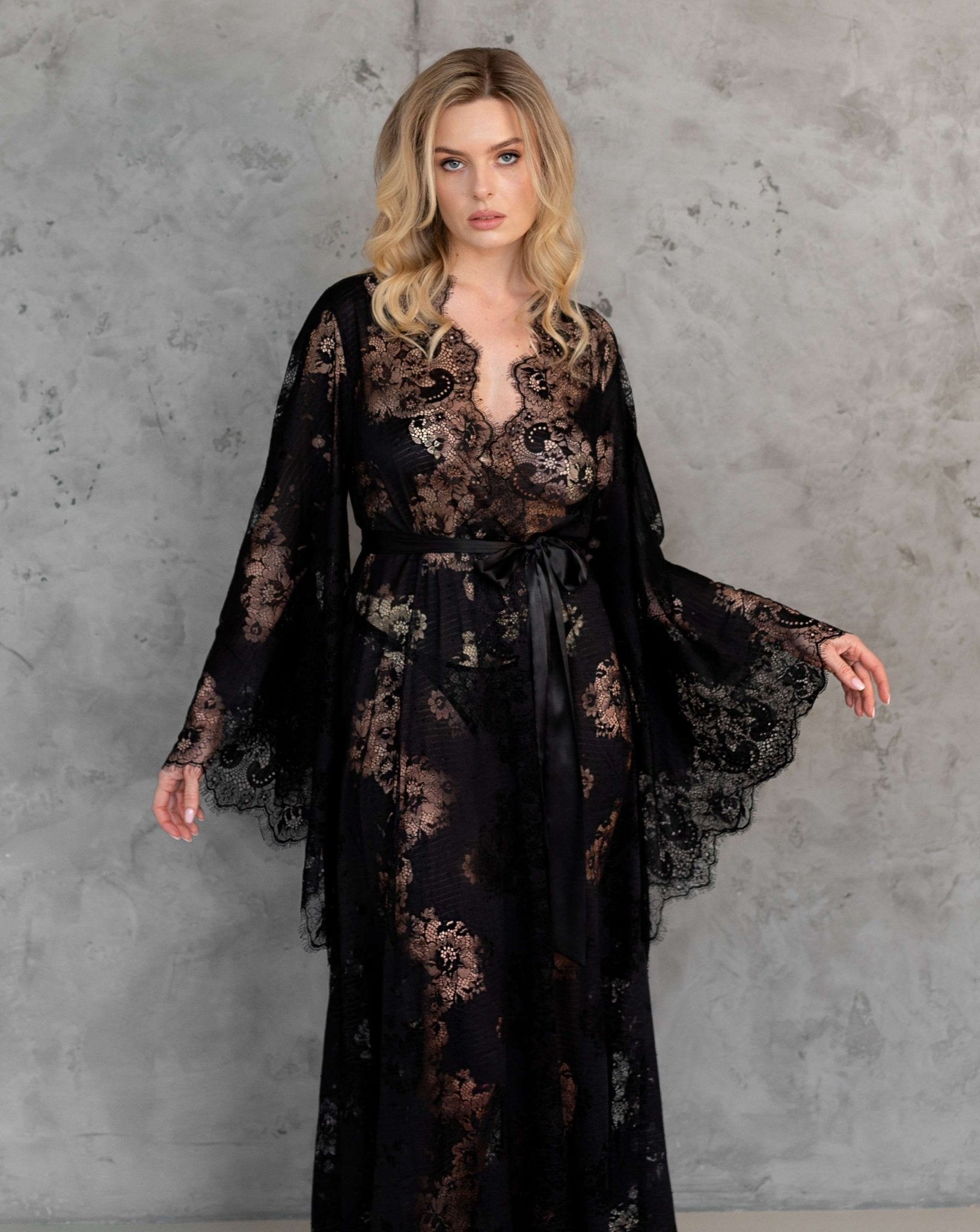 Woman in black lace robe, standing – KÂfemme