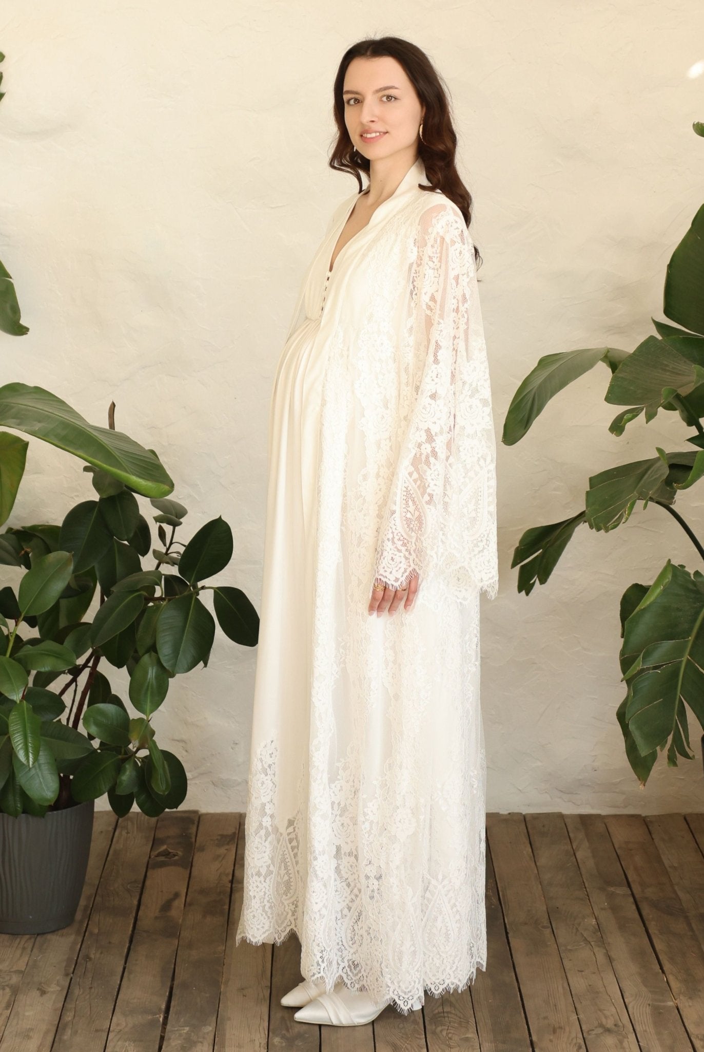 A full-height side shot of the ensemble, illustrating a soft, feminine aesthetic and sophisticated style.
