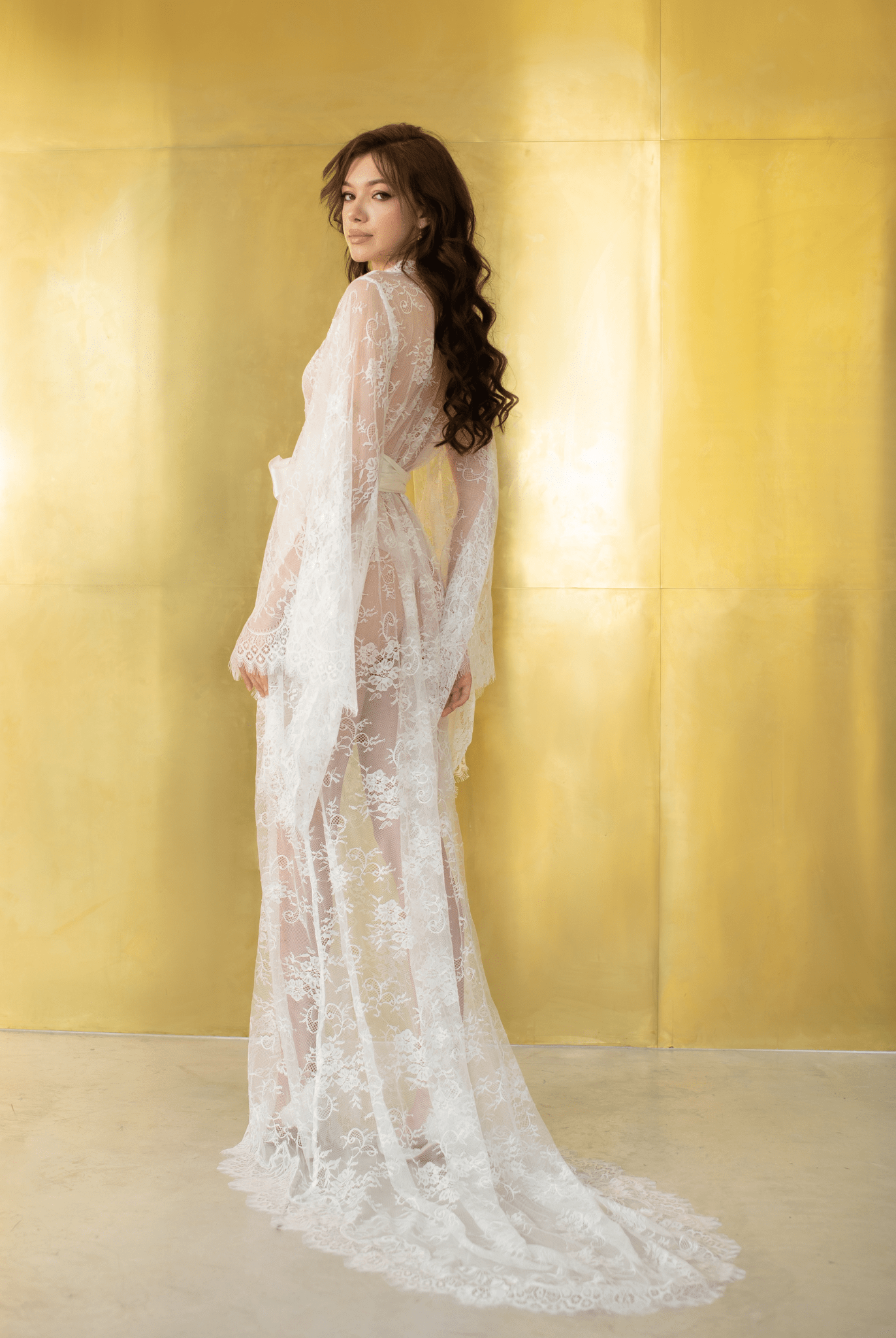 Lace bridal robe with scalloped hem and long sleeves – wedding loungewear by Kafemme