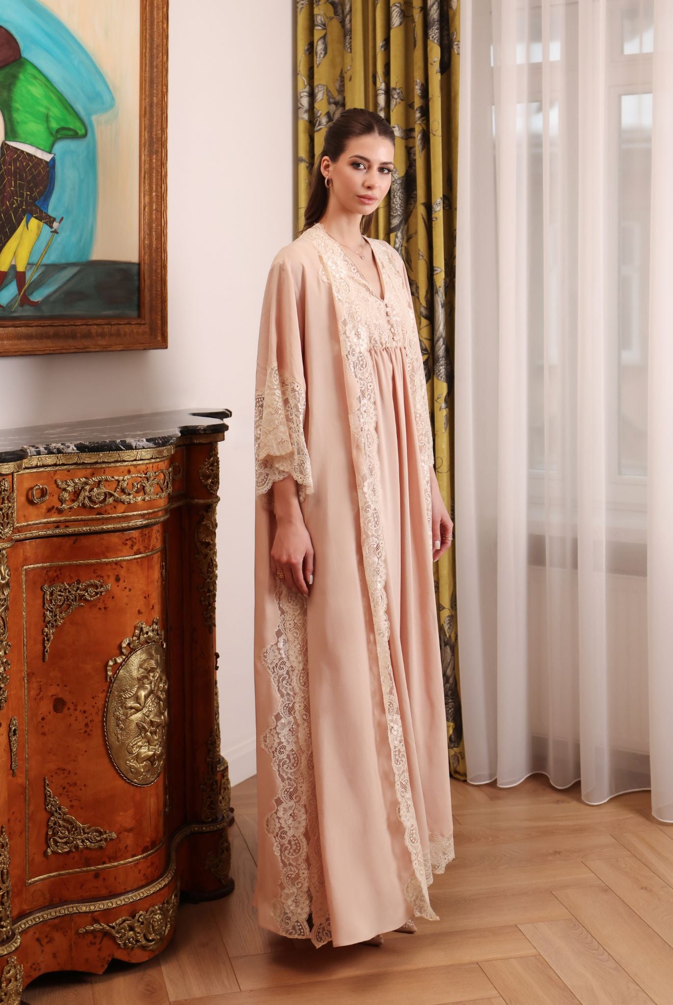 Side perspective of the complete set, designed to provide comfort and elegance during and after pregnancy.