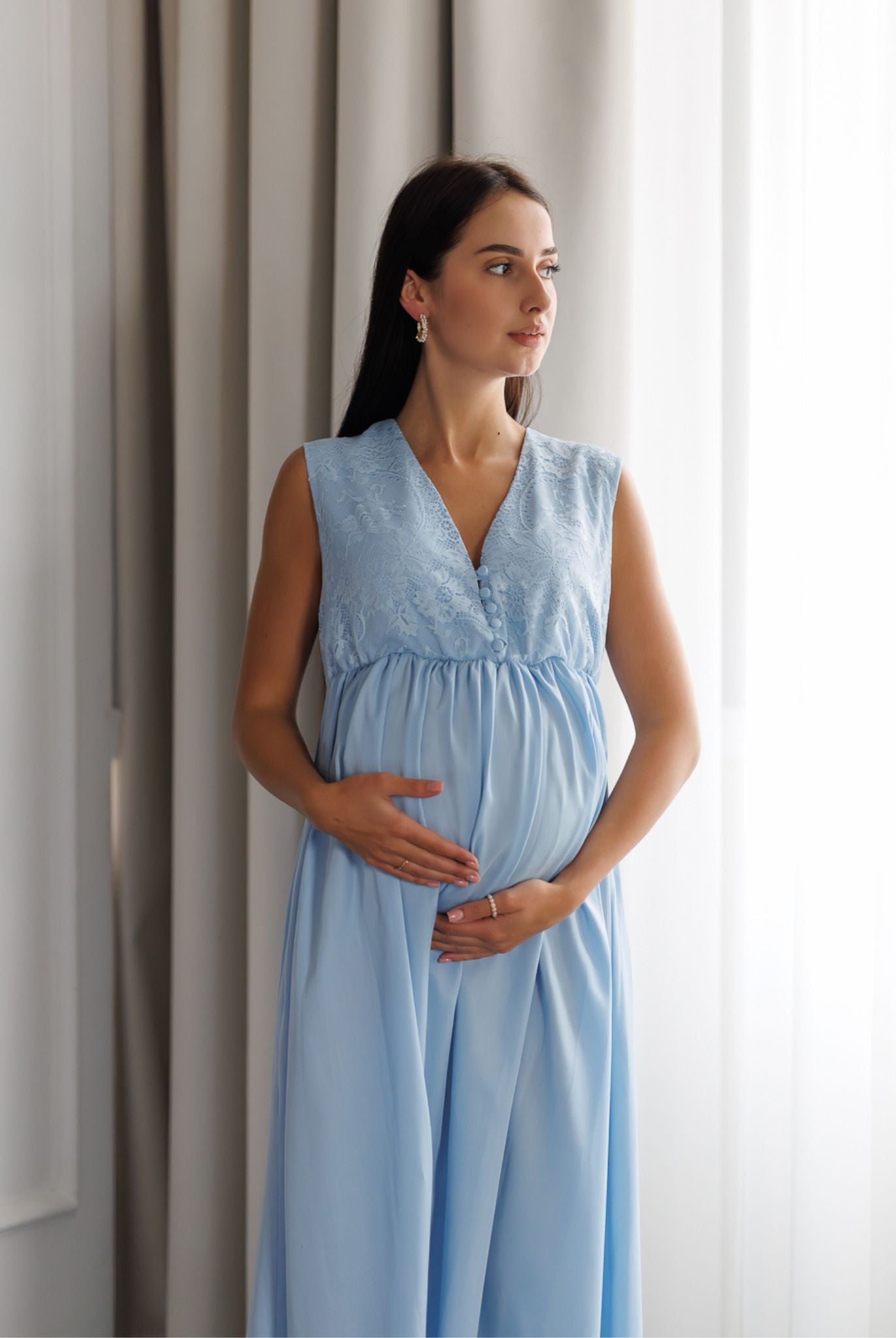 Side view of maternity nightgown in cotton-viscose blend with lace accents – Kafemme