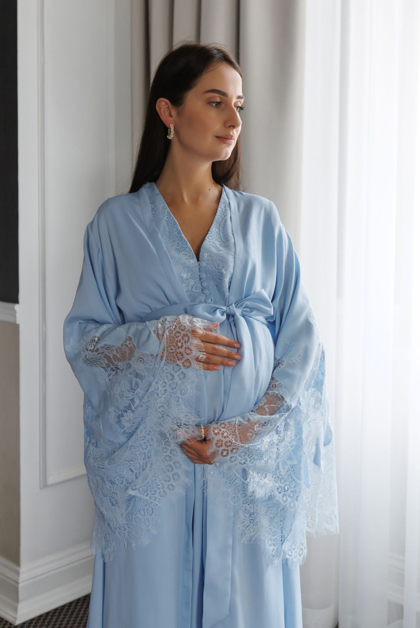 Maternity robe and nightgown set with soft lace detailing in pastel blue – Kafemme