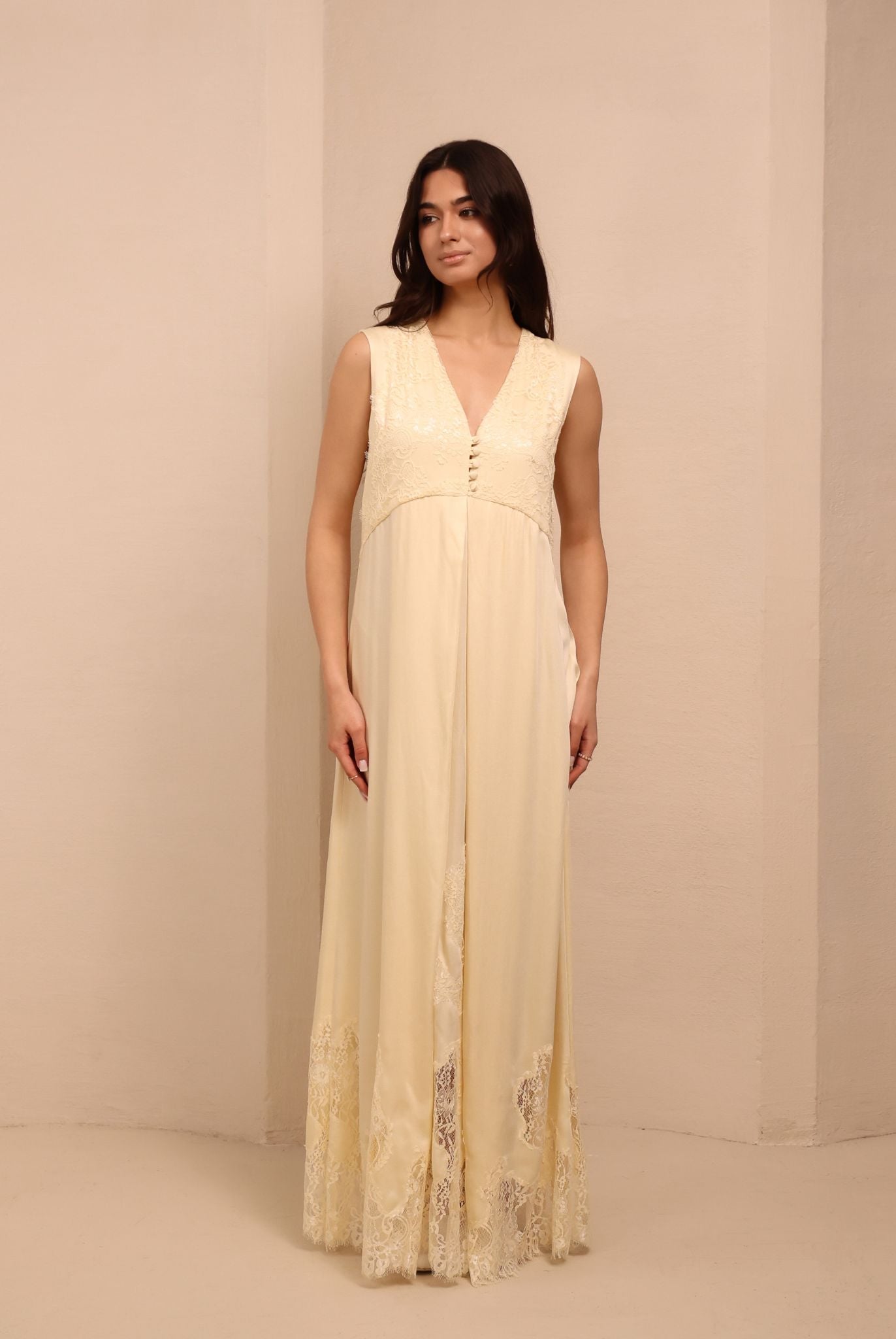 A static view of the sleeveless nightgown, featuring functional buttons at the neckline for effortless nursing.
