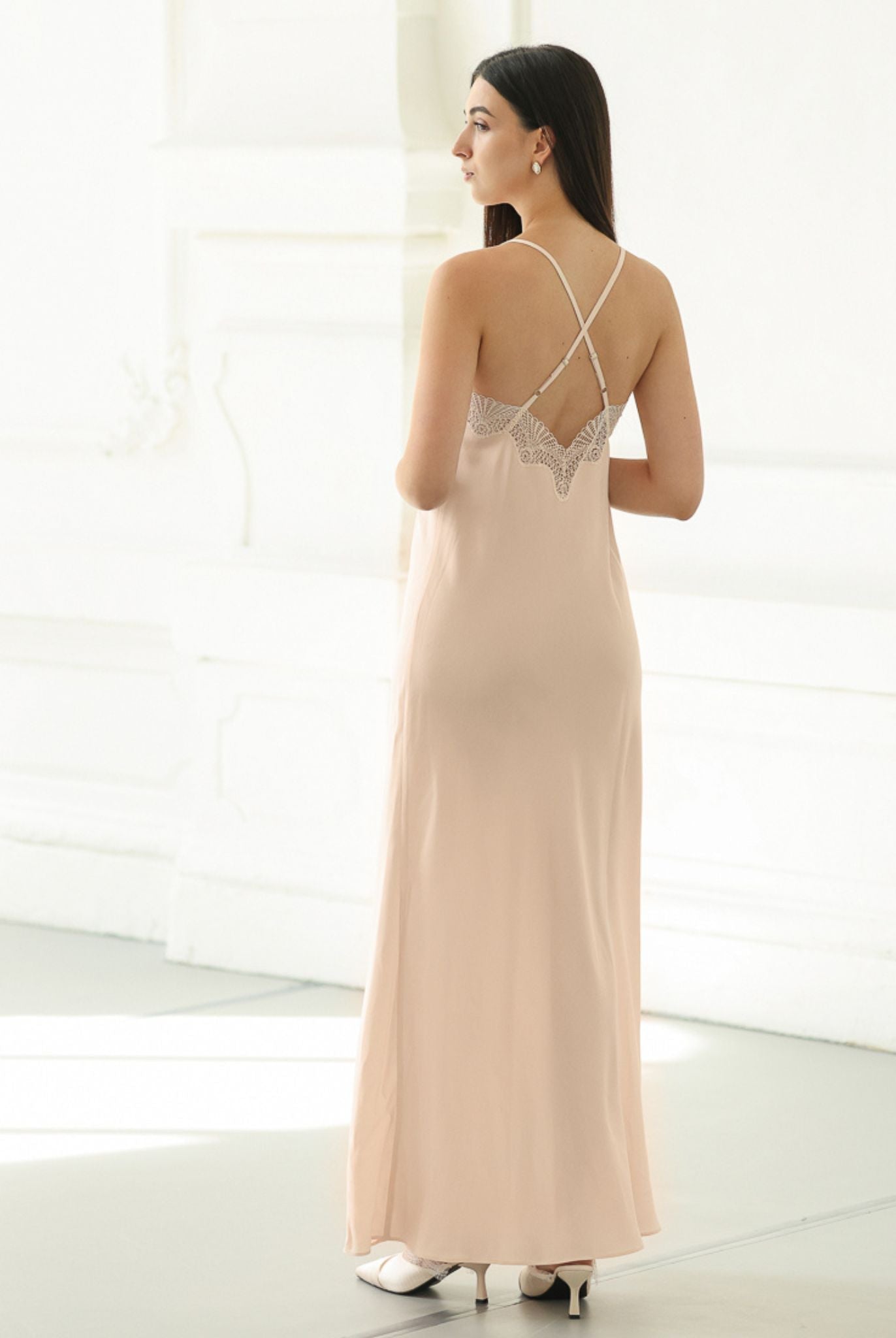Rear view of the cotton-viscose nightgown, showcasing the refined elegance and smooth, high-quality fabric drape.