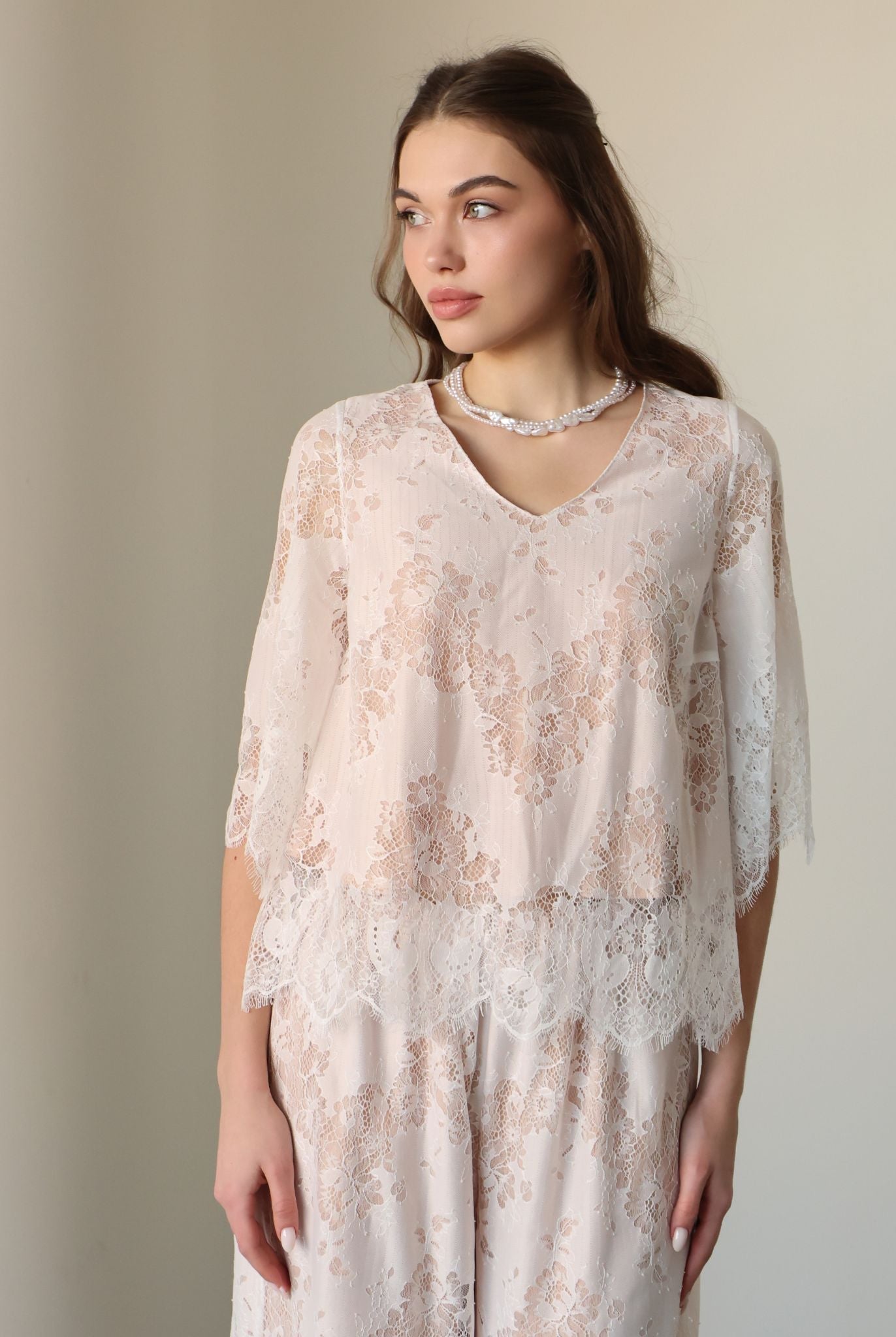 Mid-length shot of the Cotton Pyjamas, capturing the balance of timeless elegance and total freedom of movement.