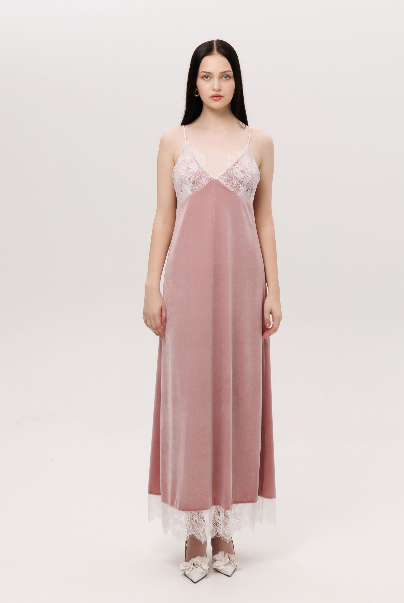 Frontal view of the long nightgown, featuring unpadded breast cups embellished with delicate lace for a comfortable fit.