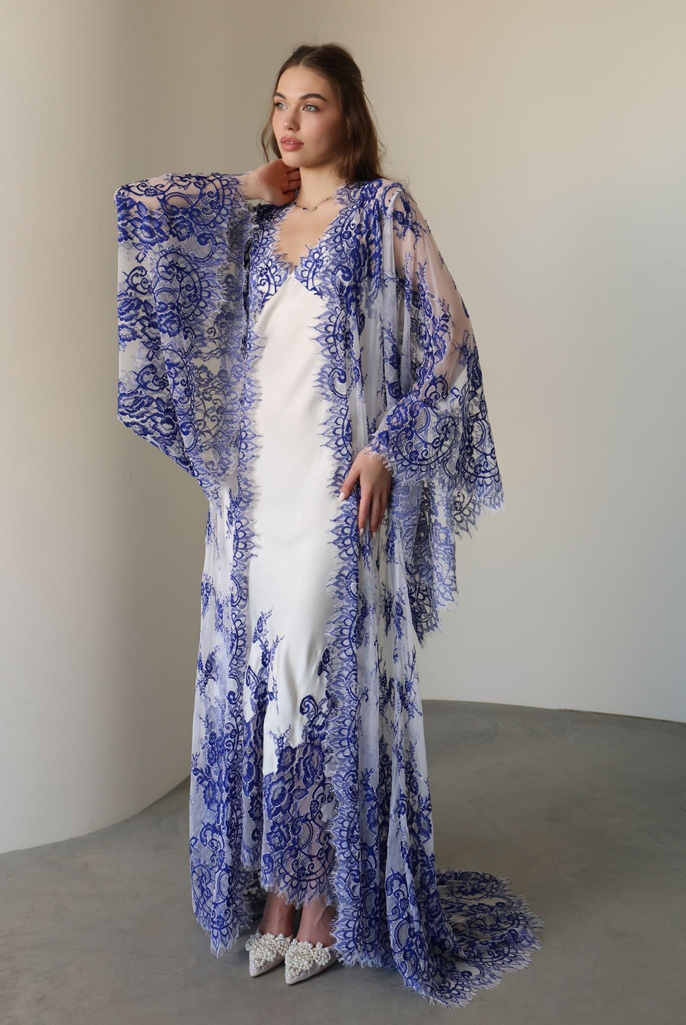 A full-length static shot of the Robe and Nightgown Set, emphasizing the refined style and total relaxation.