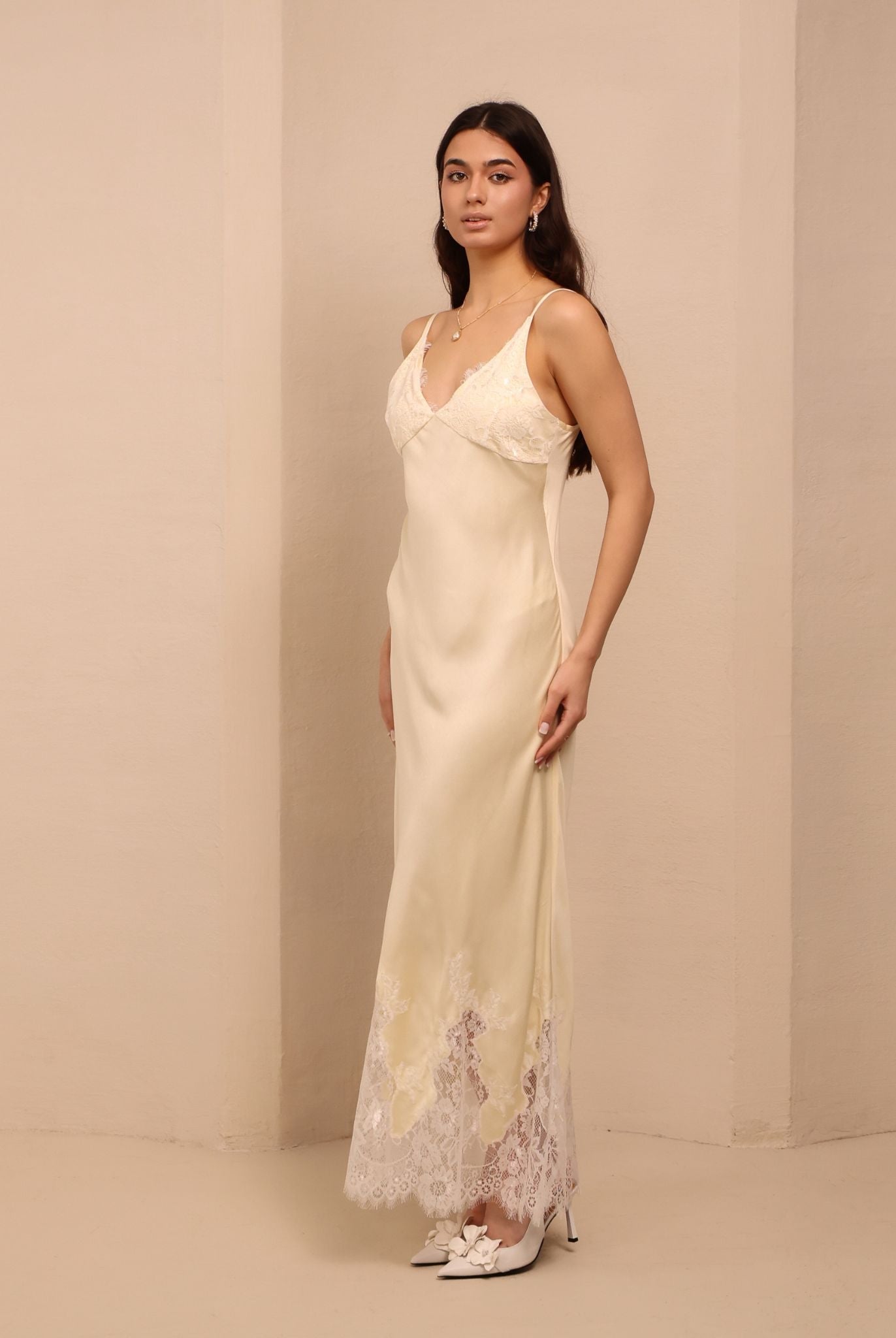 Side perspective of the nightgown, highlighting the breathable material and the freedom of movement.