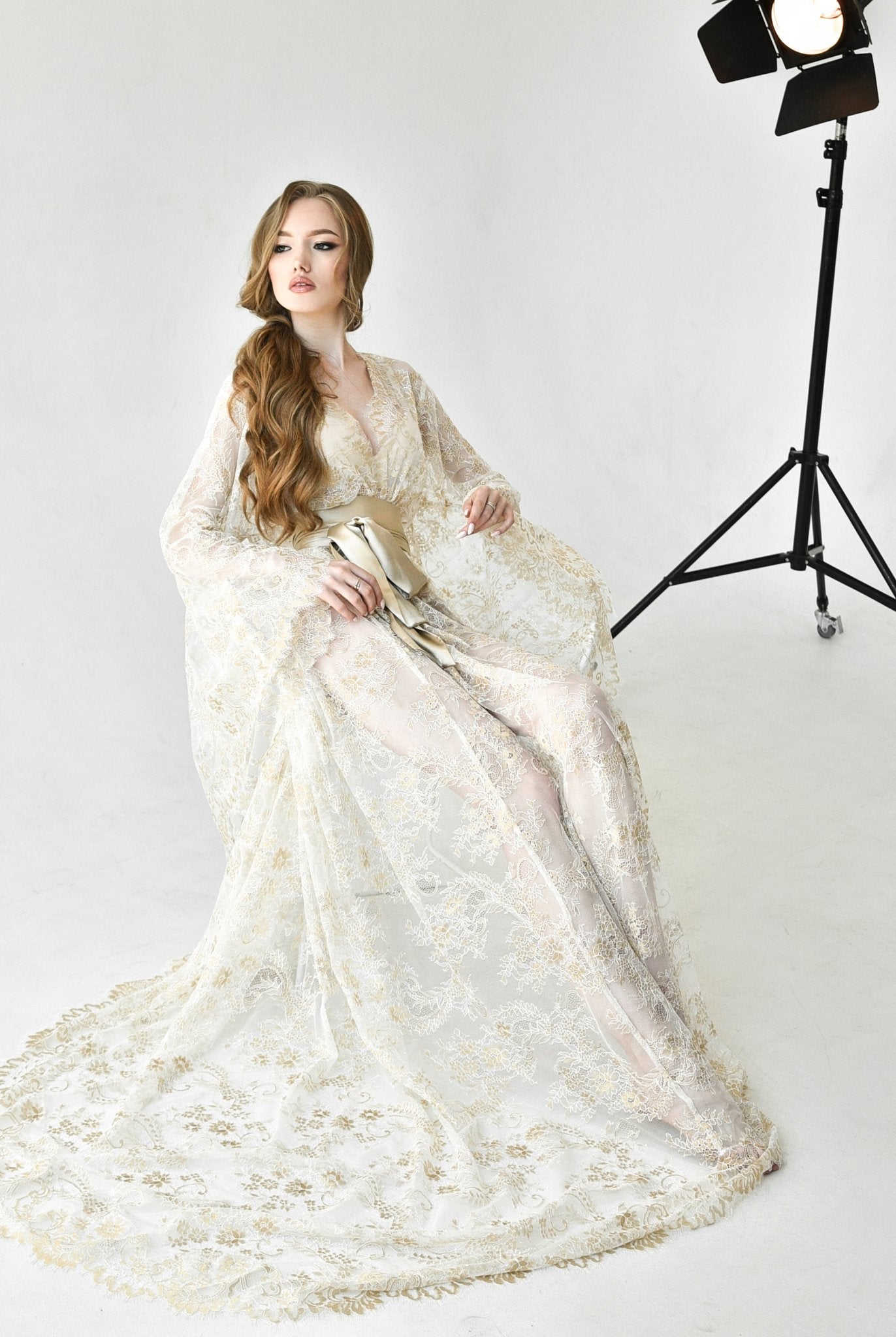 Ivory lace bridal robe with dramatic train and scalloped hem – Kafemme