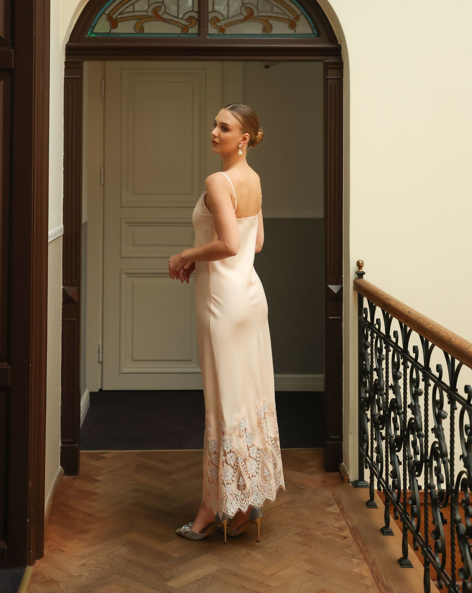 Rear view of the nightdress, highlighting the adjustable shoulder straps for a perfect and comfortable fit.