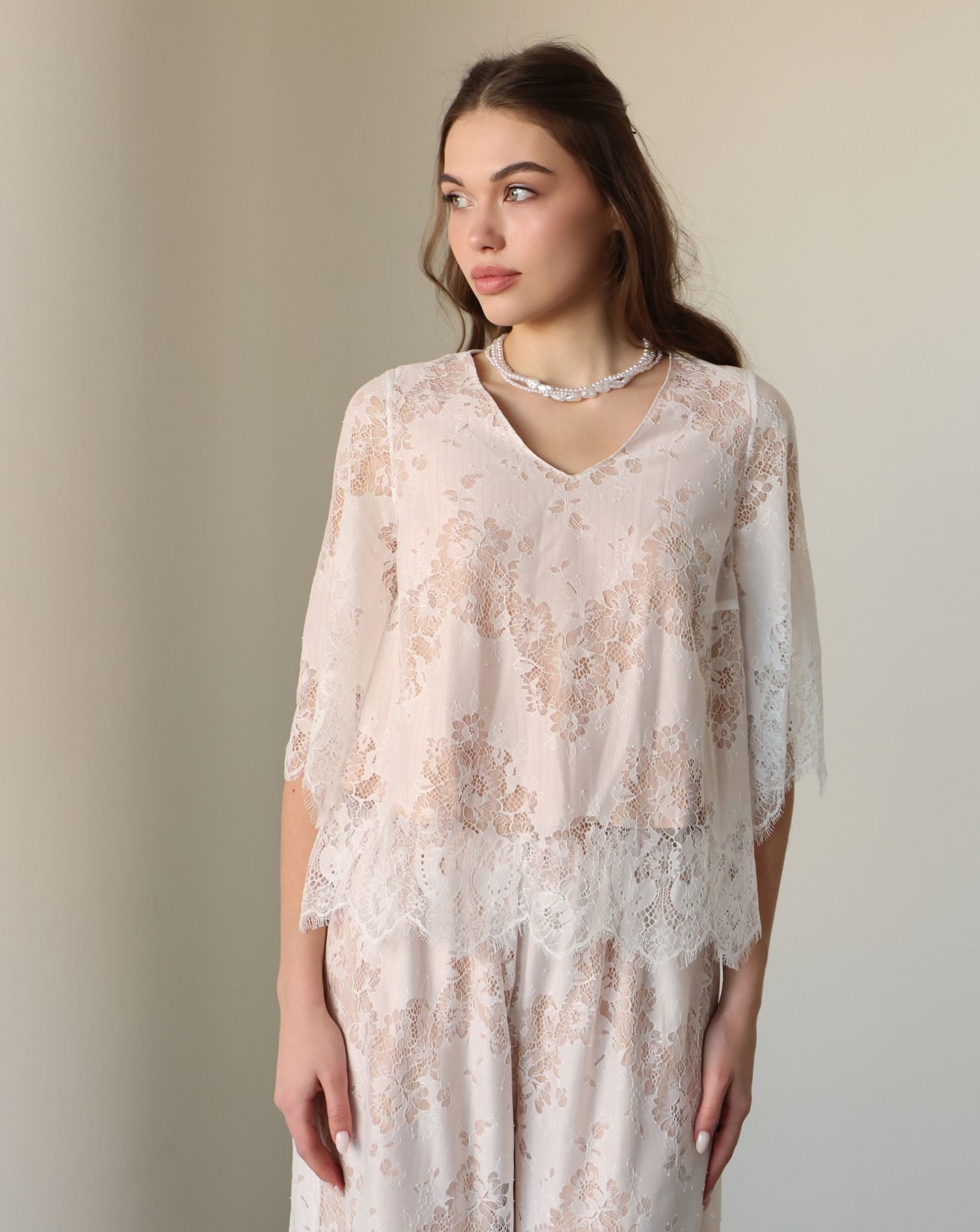 Mid-length shot of the Cotton Pyjamas, capturing the balance of timeless elegance and total freedom of movement.