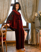 Woman in burgundy velvet kimono with wide sleeves and wrap-over tie – Kafemme